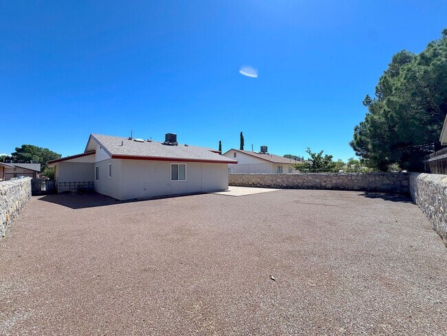 Building Photo - 1809 Agua Dulce St