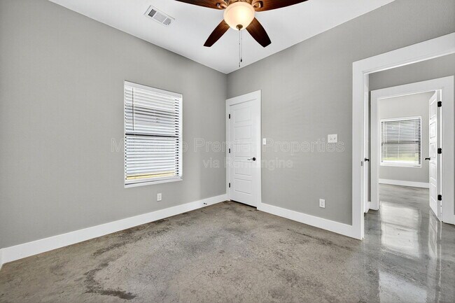 Building Photo - 1507 S 7th Ave