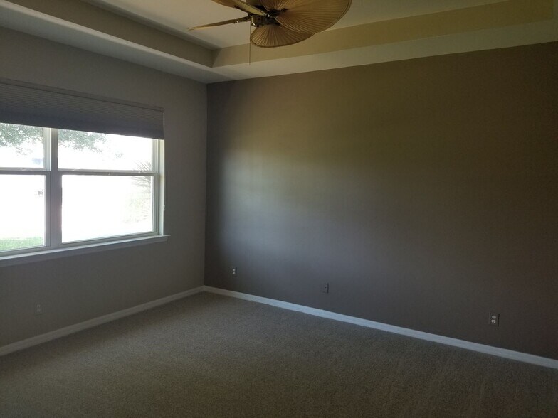 Building Photo - Celebration Cape - Gated Community - 3/2+Den/2 car garage