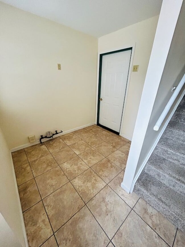 Building Photo - Beautiful 2BR Townhome Near Indian Park – Garage + Storage