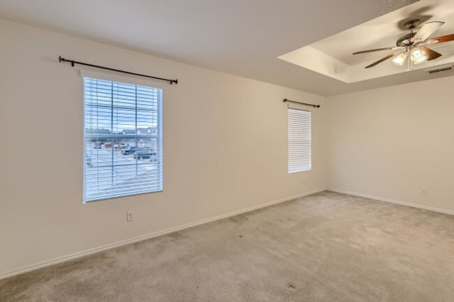 Building Photo - Stunning 3 bedroom for rent off TPC and Bu...