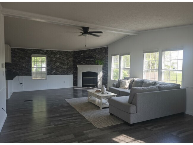 Building Photo - 235 Alview Dr