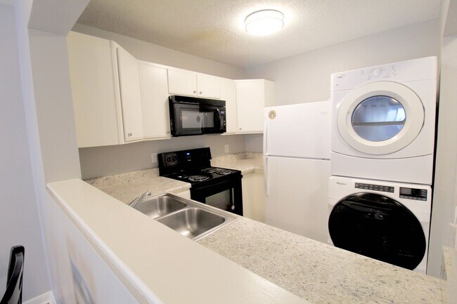 Building Photo - 1380 Hunters Rd