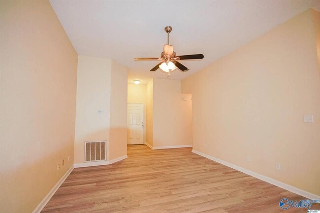 Building Photo - 102 Vistawood Ct