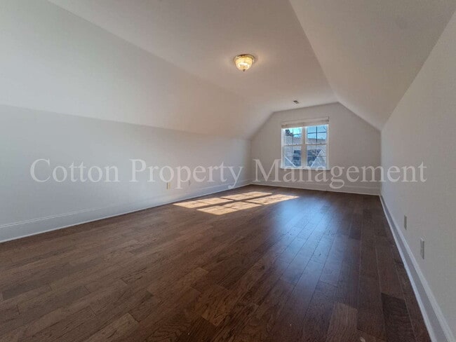 Building Photo - 4BR/2.5BA Pet Friendly home – BONUS Electricity Included! – Close to Beach & Shopping – $2,600/month