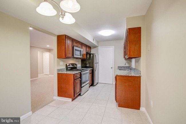 Building Photo - 6 Normandy Square Ct