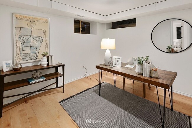 Building Photo - Charming 4BR 2BA Craftsman in Laurelhurst ...
