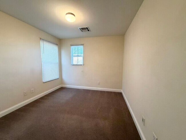 Building Photo - Lovely move-in ready Summerlin community with 3 bedrooms and 2.5 baths House