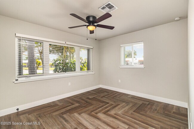 Building Photo - 175 Melaleuca Dr