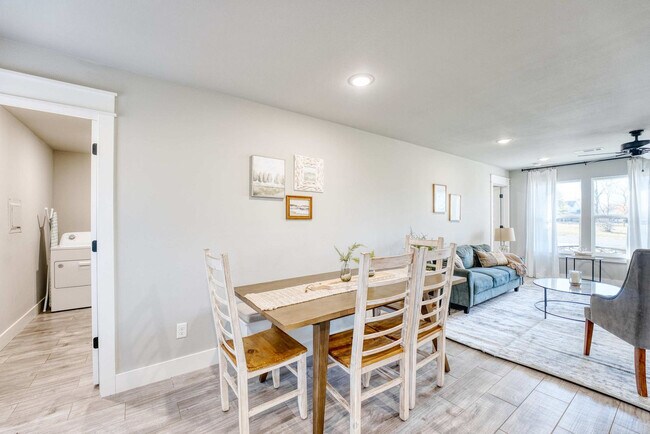 Building Photo - 214 NW L St