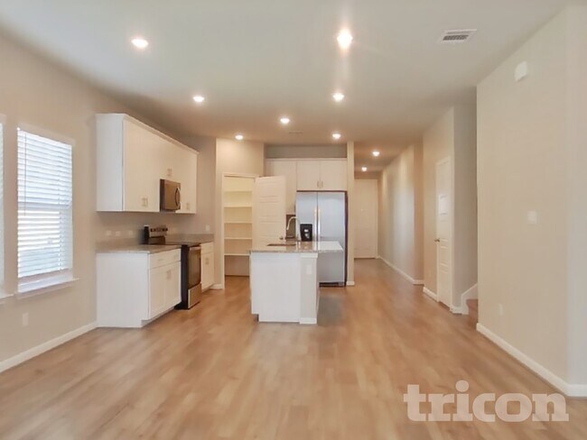 Building Photo - 5915 Noah Pl