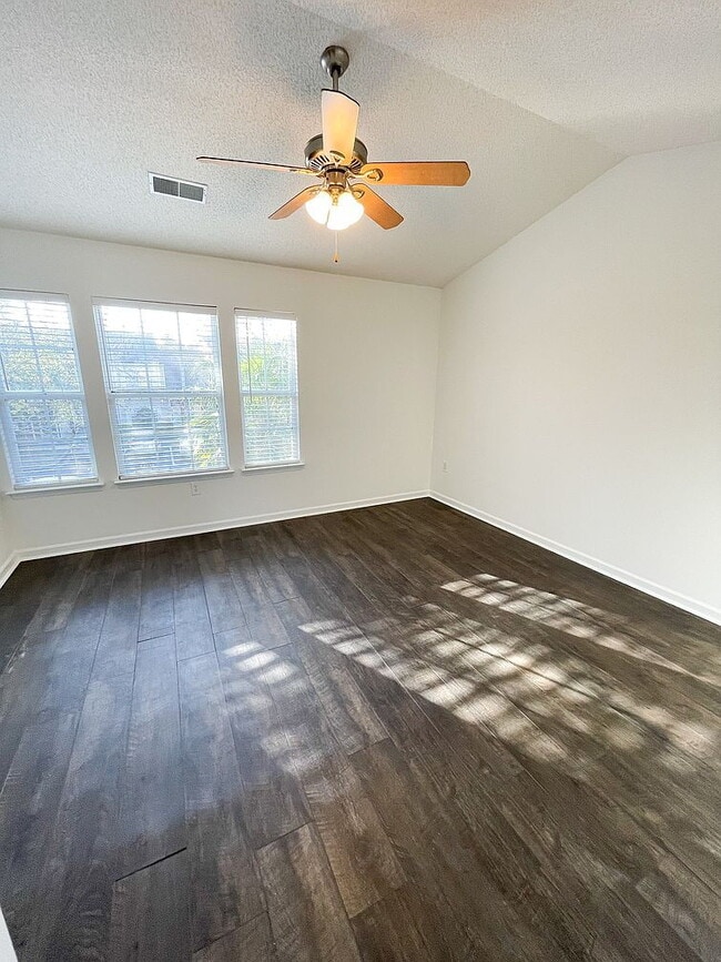Building Photo - Single Family Home