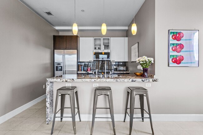 Building Photo - Monthly rental for Season , ( min 4 months)