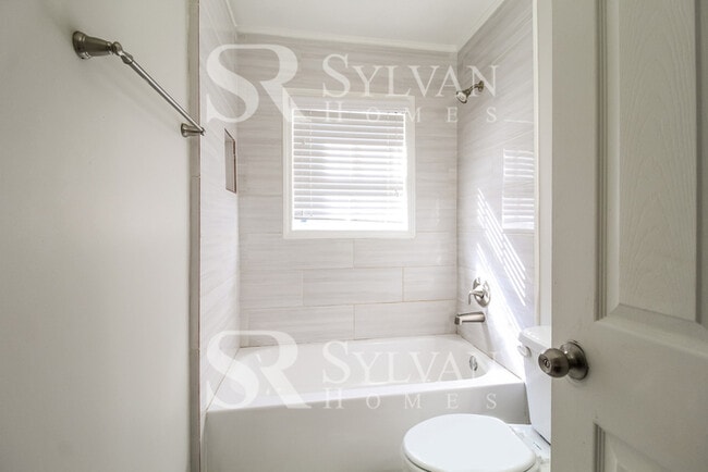 Building Photo - The living is easy in this 3 bedroom, 2 bathroom home