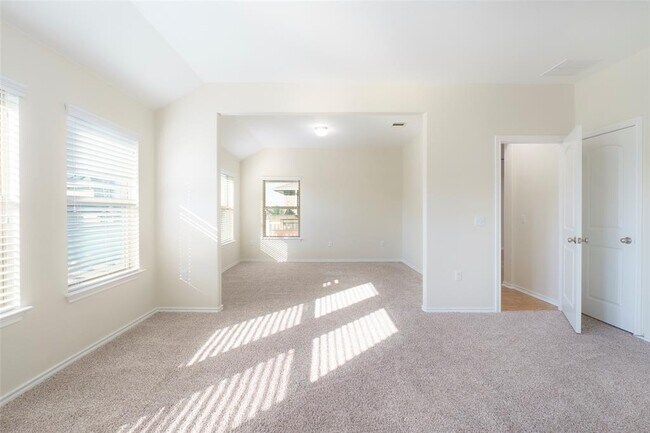 Building Photo - 13020 Kearns Dr