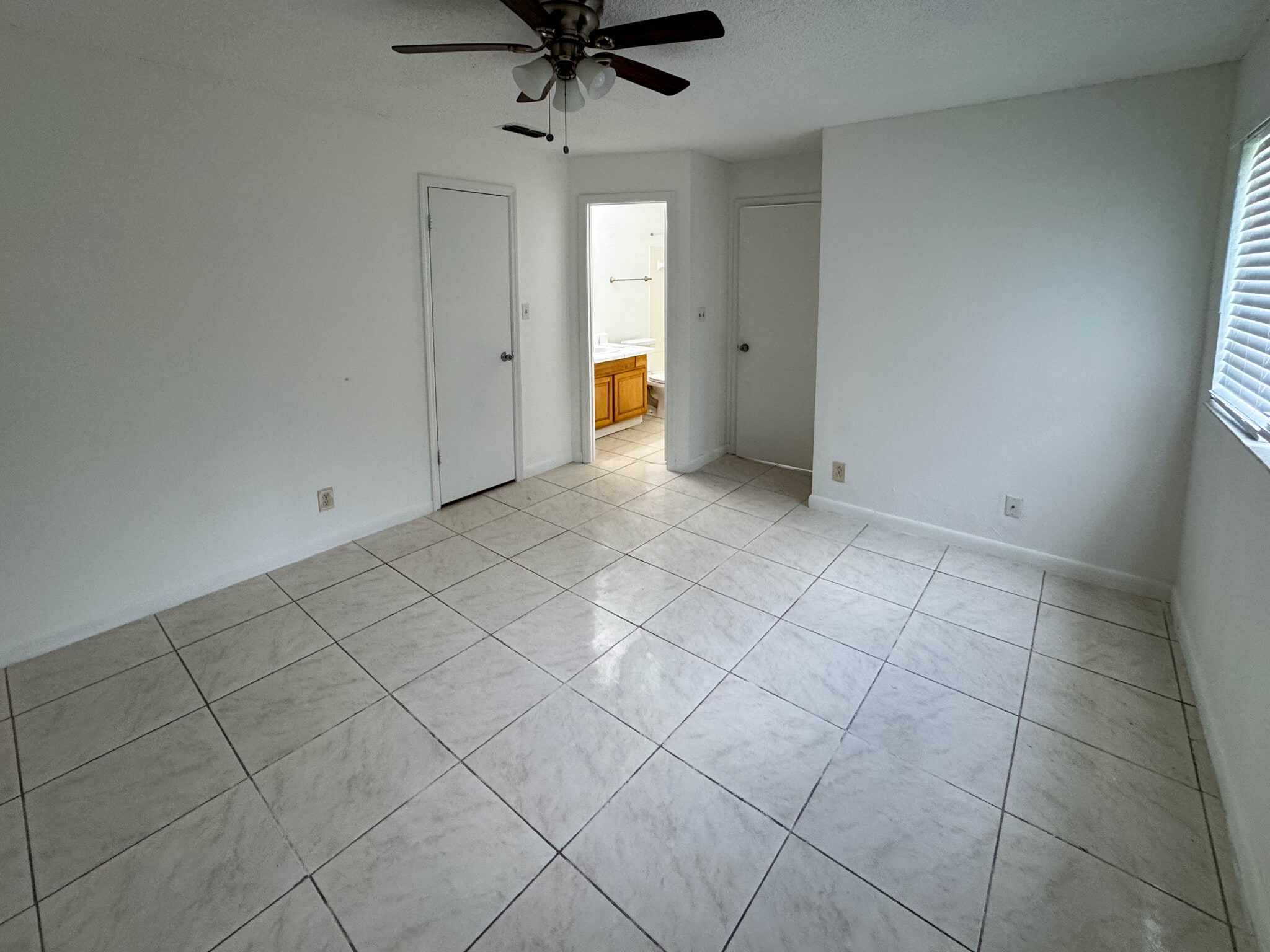 Building Photo - 2866 S University Dr