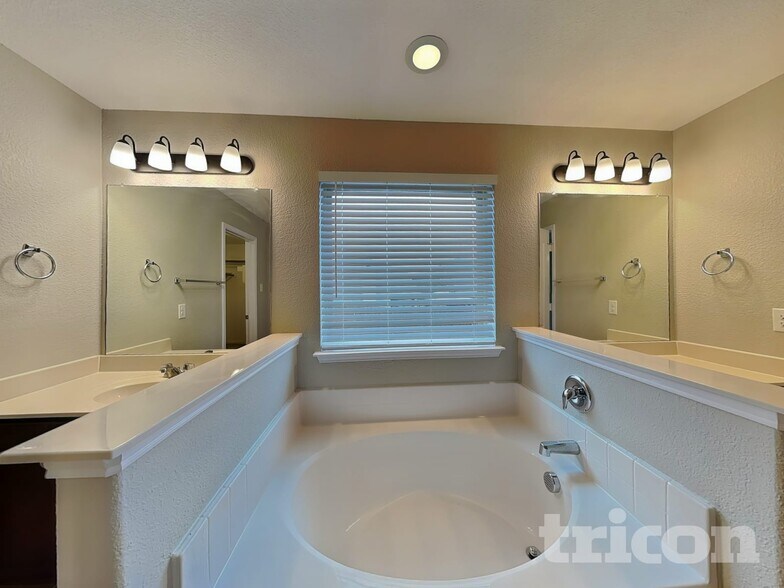 Building Photo - 7713 Captain Ln