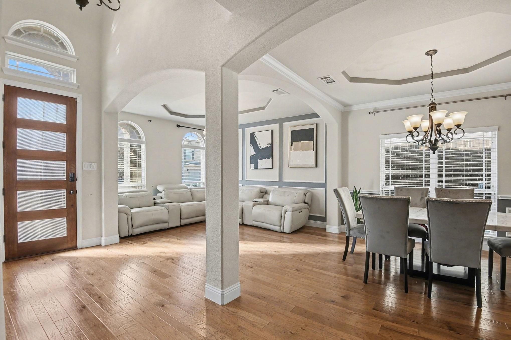 Building Photo - 6116 Cooper Creek St