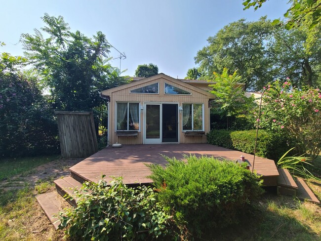 Building Photo - Fully Furnished 3-Bedroom Home – Pet Frien...