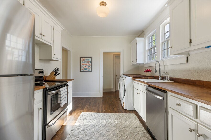 Building Photo - 2018 Sweetbriar Ave