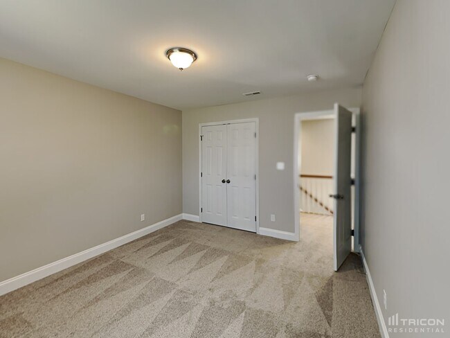 Building Photo - 254 Lagoda Dr