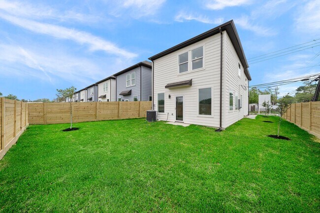 Building Photo - 8672 Easthaven Blvd