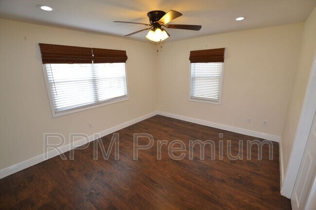 Building Photo - 9516 Gassie St