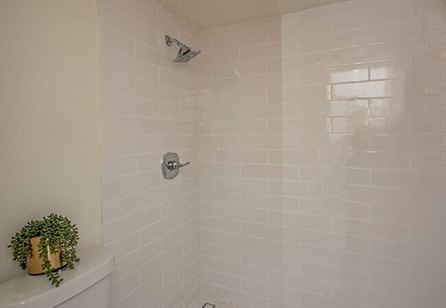 Building Photo - Rates Vary: $2,995 - $4,995