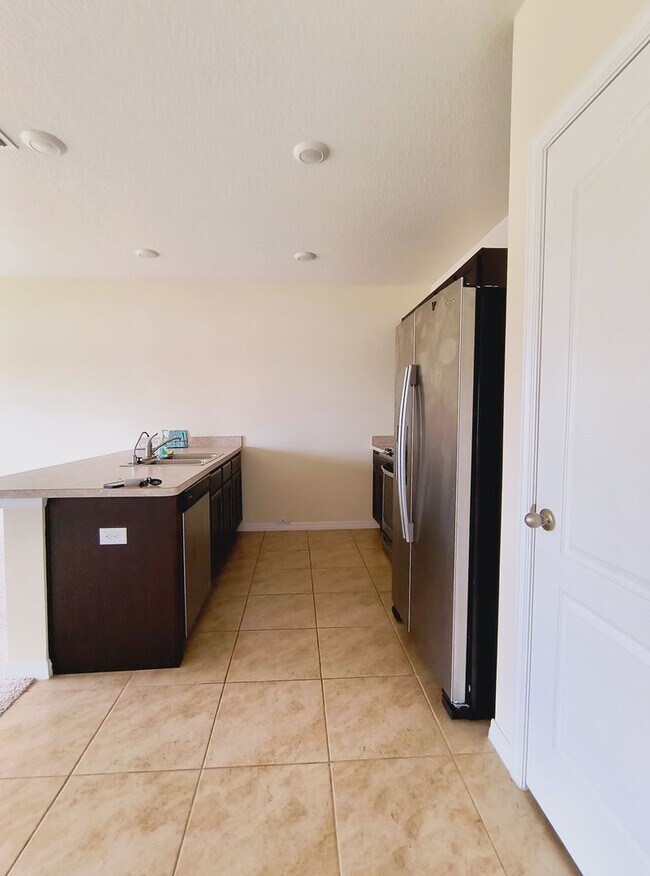 Building Photo - 1065 Cambridge Dr