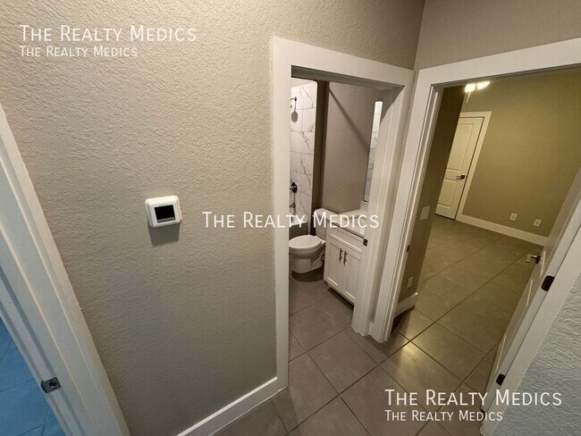 Building Photo - 119 Lily Ln