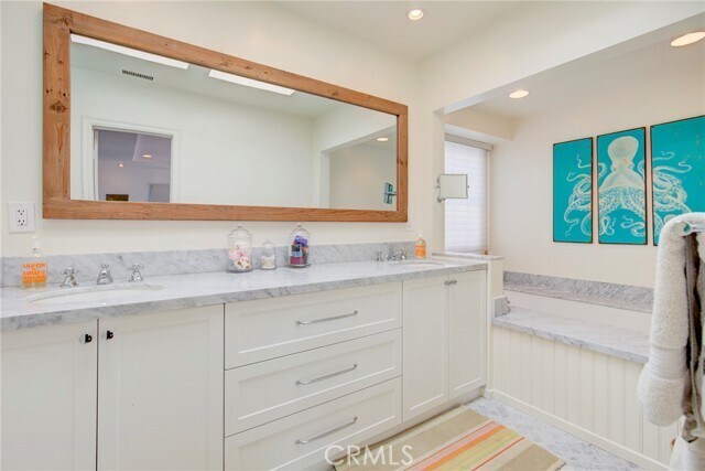 Building Photo - 333 3rd St