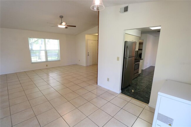 Building Photo - 5017 Oakshire Dr