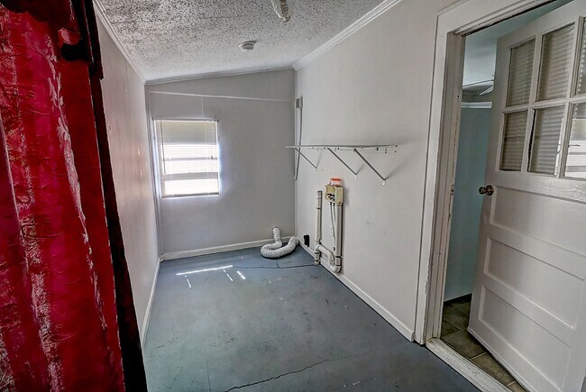 Building Photo - 300 Bates Ave