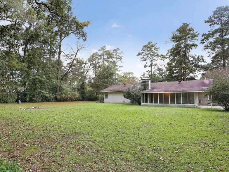 Building Photo - 604 Maple St