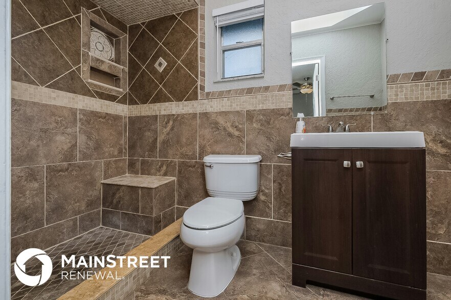 Building Photo - 4380 Old Colony Rd