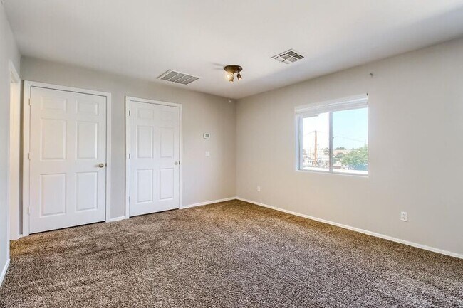 Building Photo - 5323 E Taylor St