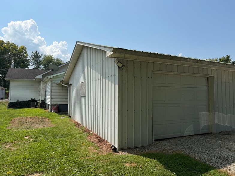 Building Photo - 1126 Charles St