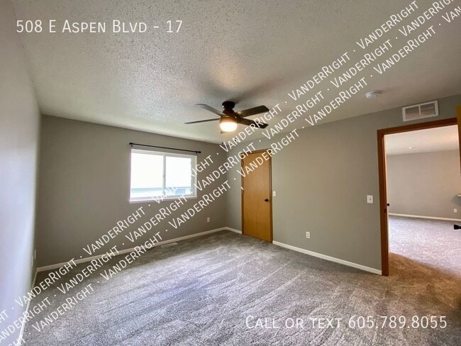 Building Photo - 508 E Aspen Blvd