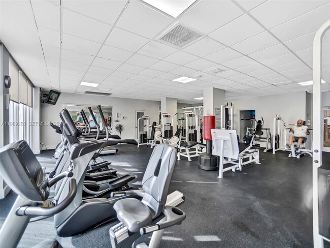 Building Photo - 3140 S Ocean Dr