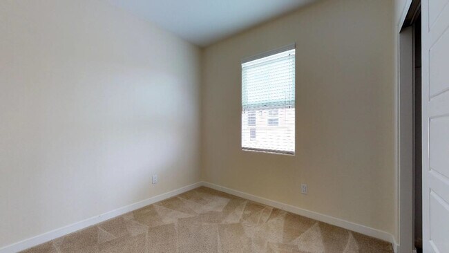 Building Photo - 3bedroom 3 bath home in the Solaire Commun...