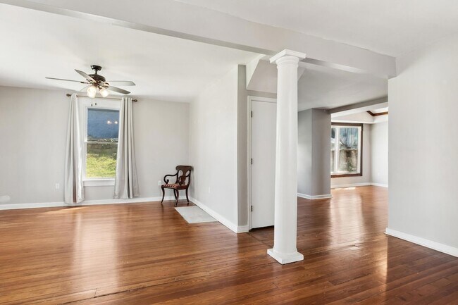 Building Photo - 1906 Vine St