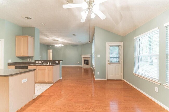 Building Photo - 519 Mesquite Dr
