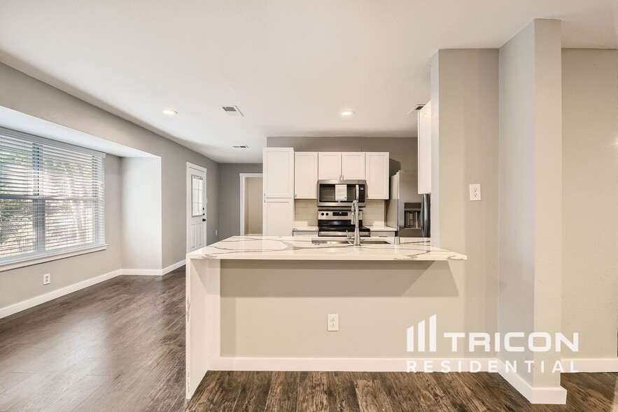 Building Photo - 506 Canyon Ridge Dr