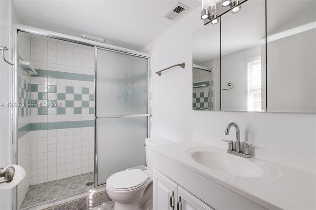 Building Photo - 4020 Crystal Lake Dr