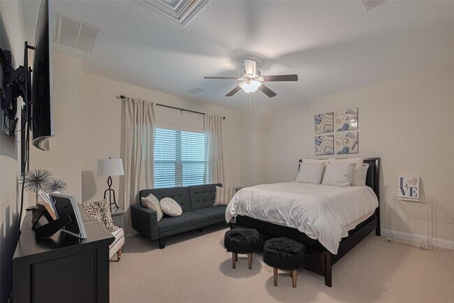 Building Photo - 8418 Oak Leaf Point Dr