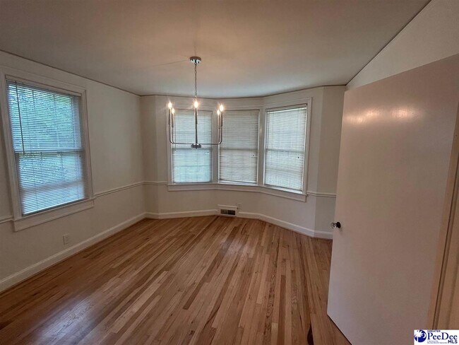 Building Photo - 503 Greenway Dr