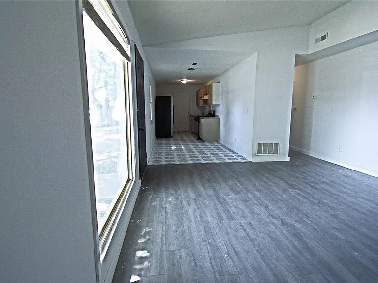 Building Photo - 133 St Thomas Ln