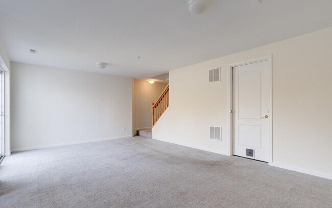 Building Photo - Charming Abingdon Townhome with Modern Upgrades!