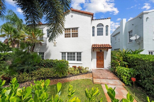 Building Photo - 221 Greymon Dr