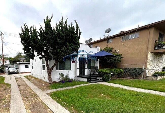 Building Photo - 2332 Cedar Ave